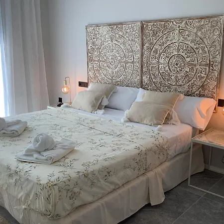 White House Ibiza מלון דירות